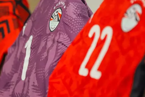 "أحمر x أبيض".. كيف يظهر منتخب مصر أمام جيبوتي؟